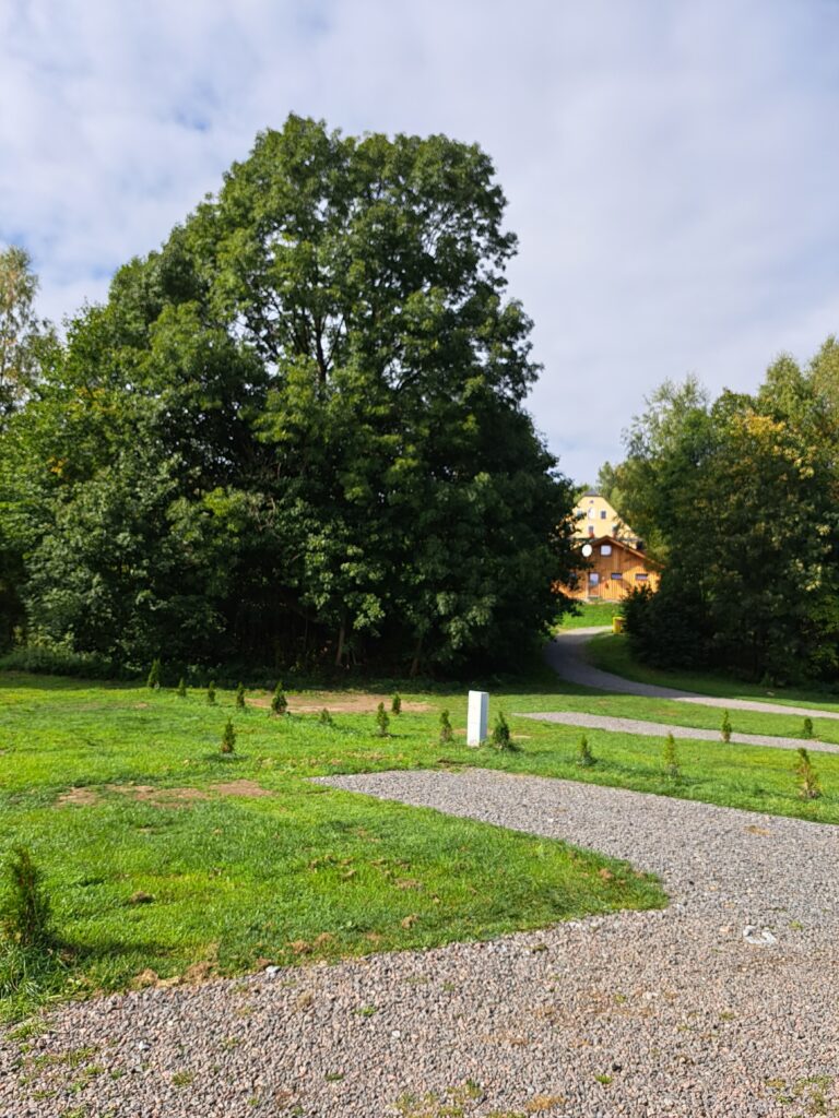 F04