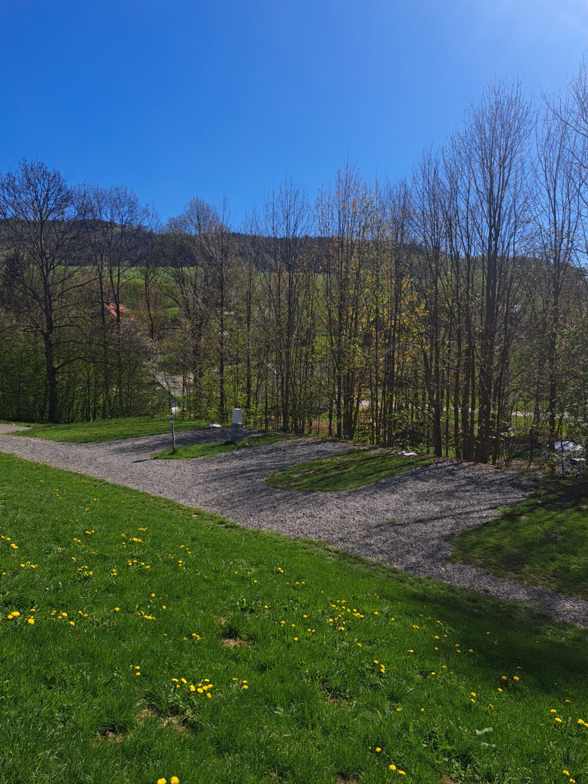Stellplatz, elektřina, voda, odpad na parcele