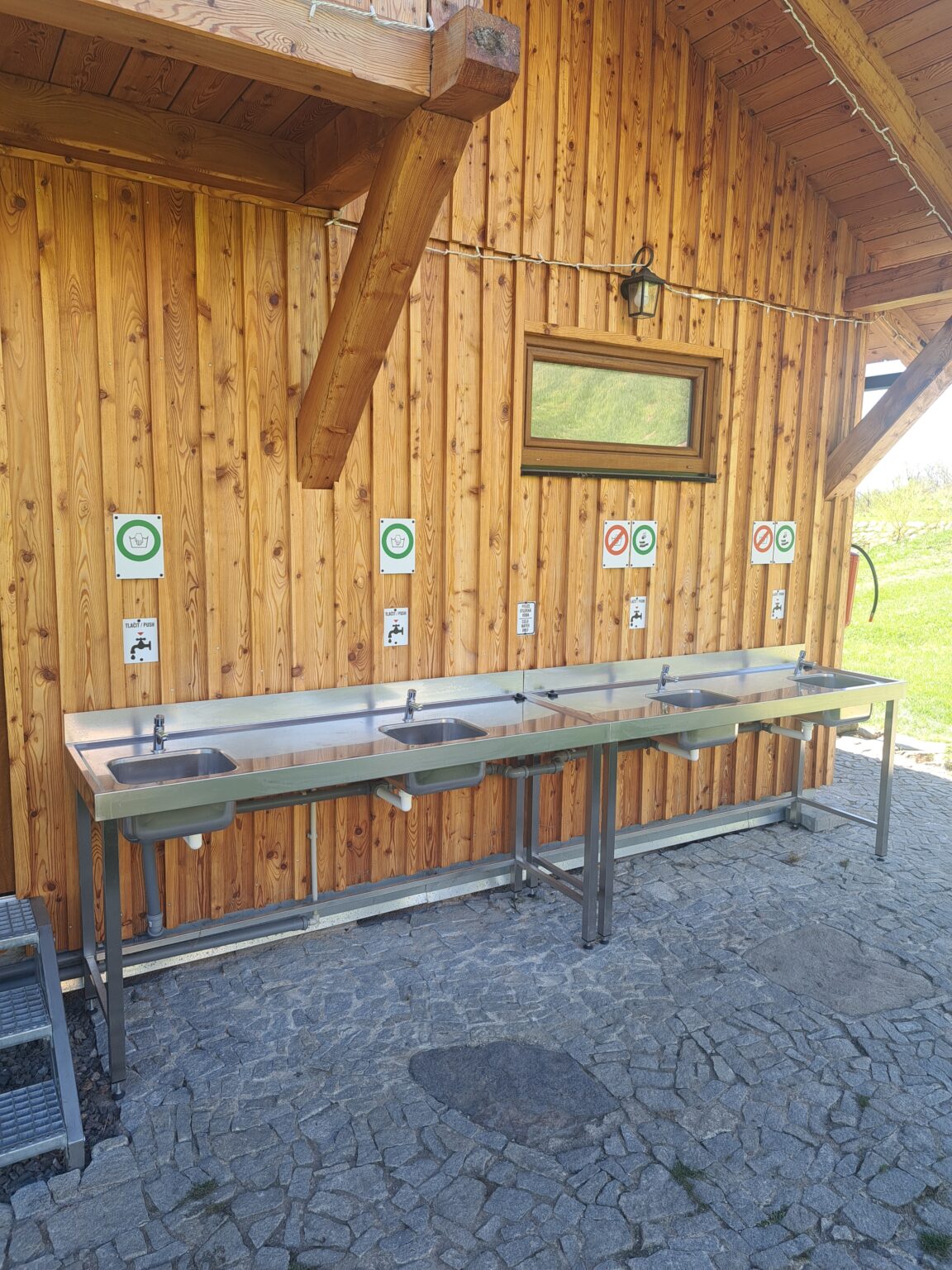 Ruční praní, umyvadla