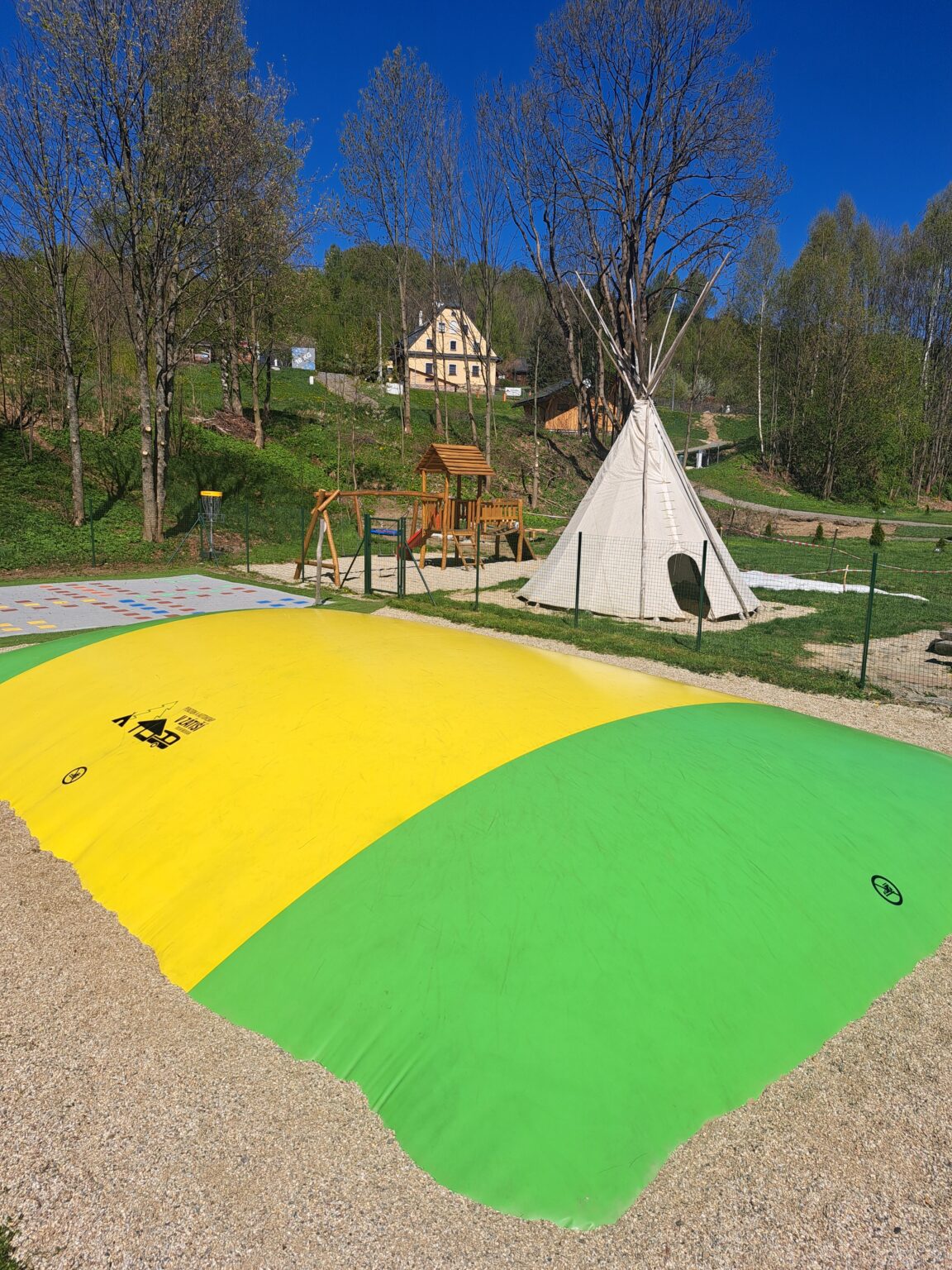 Nafukovací trampolína