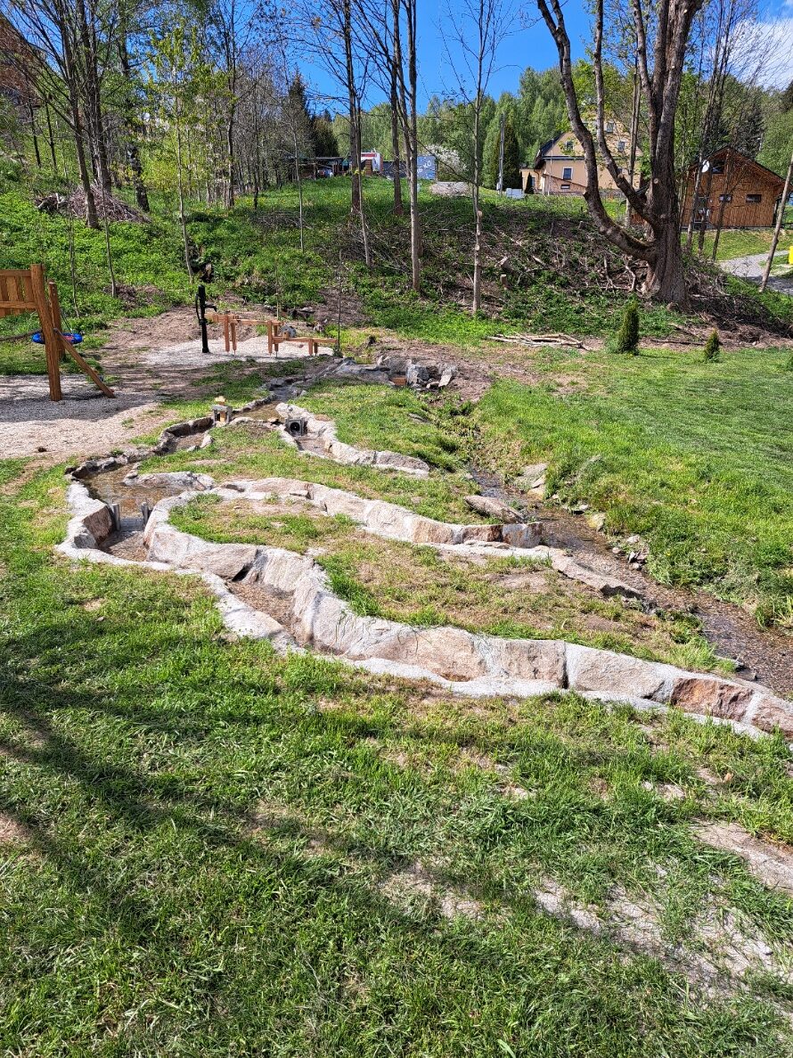 Vodní mini park se stavidly